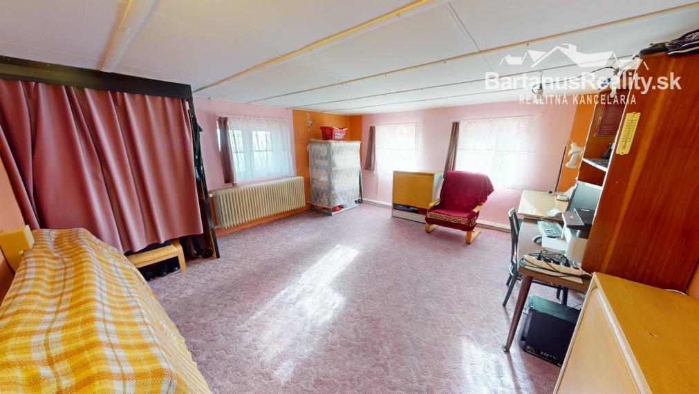 BartanusReality - Na predaj zaujímavý vidiecky, rodinný dom v obci Hrabovka pri Trenčíne.