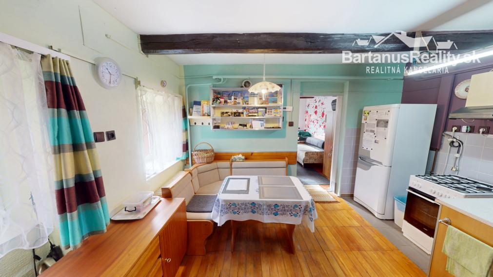 BartanusReality - Na predaj zaujímavý vidiecky, rodinný dom v obci Hrabovka pri Trenčíne.