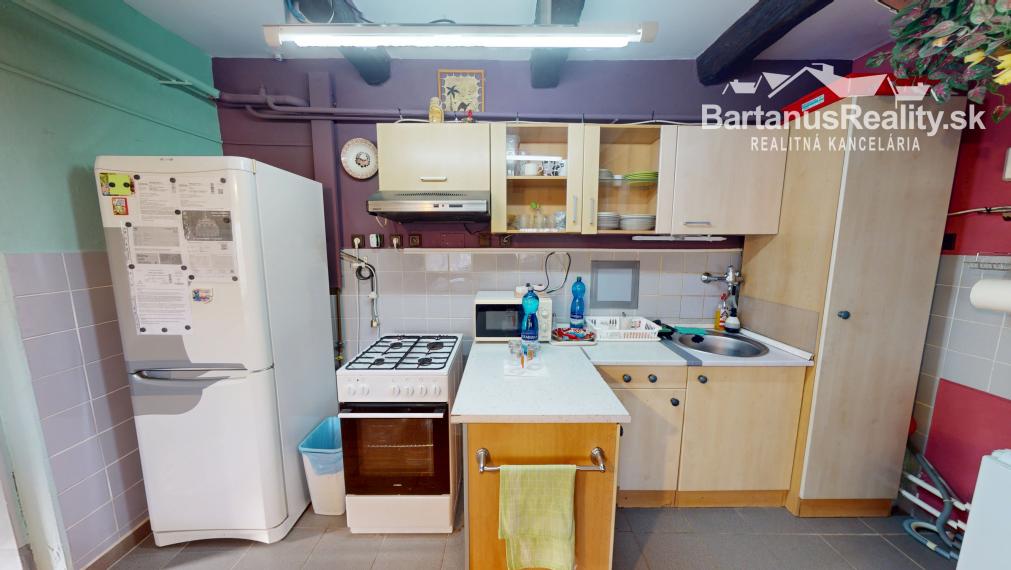 BartanusReality - Na predaj zaujímavý vidiecky, rodinný dom v obci Hrabovka pri Trenčíne.