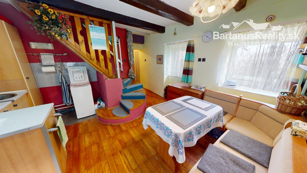 BartanusReality - Na predaj zaujímavý vidiecky, rodinný dom v obci Hrabovka pri Trenčíne.