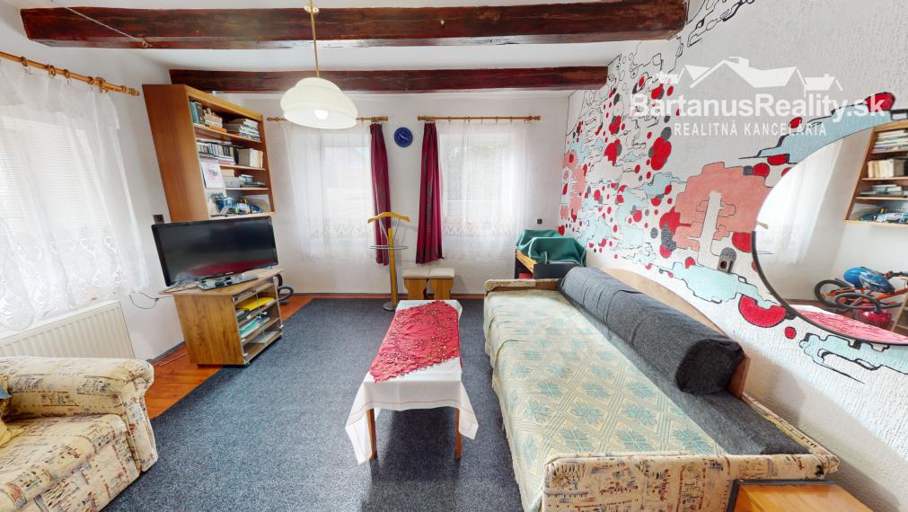 BartanusReality - Na predaj zaujímavý vidiecky, rodinný dom v obci Hrabovka pri Trenčíne.