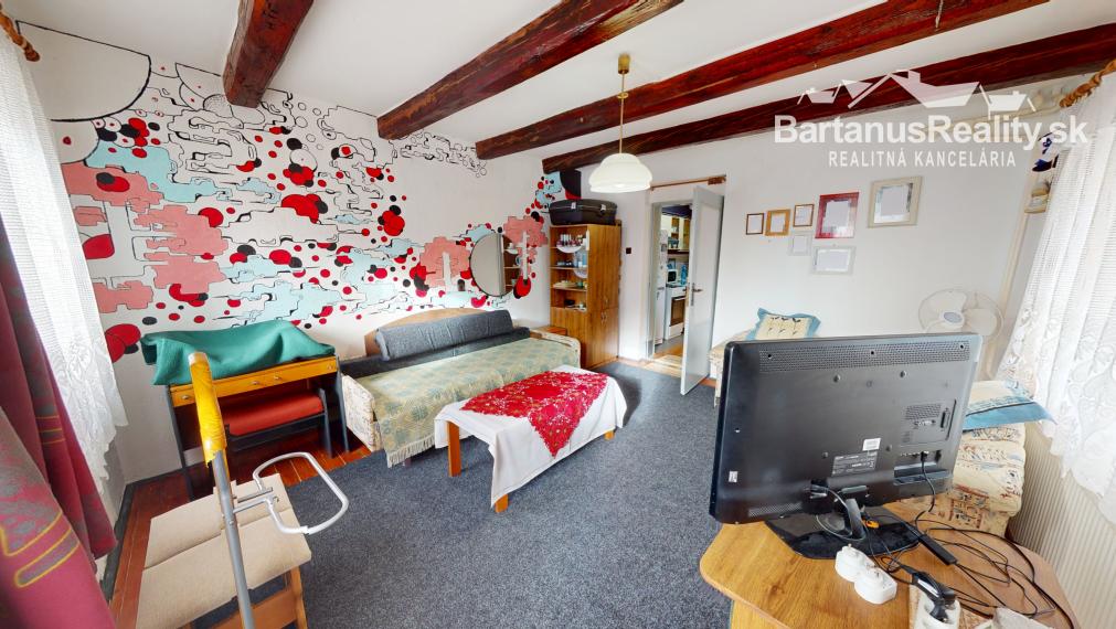 BartanusReality - Na predaj zaujímavý vidiecky, rodinný dom v obci Hrabovka pri Trenčíne.