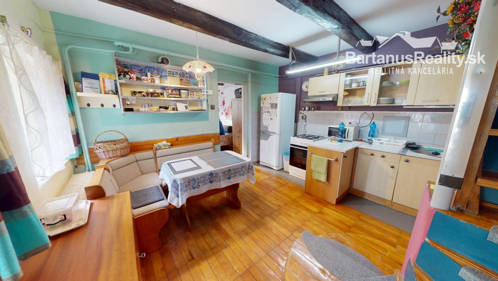 BartanusReality - Na predaj zaujímavý vidiecky, rodinný dom v obci Hrabovka pri Trenčíne.