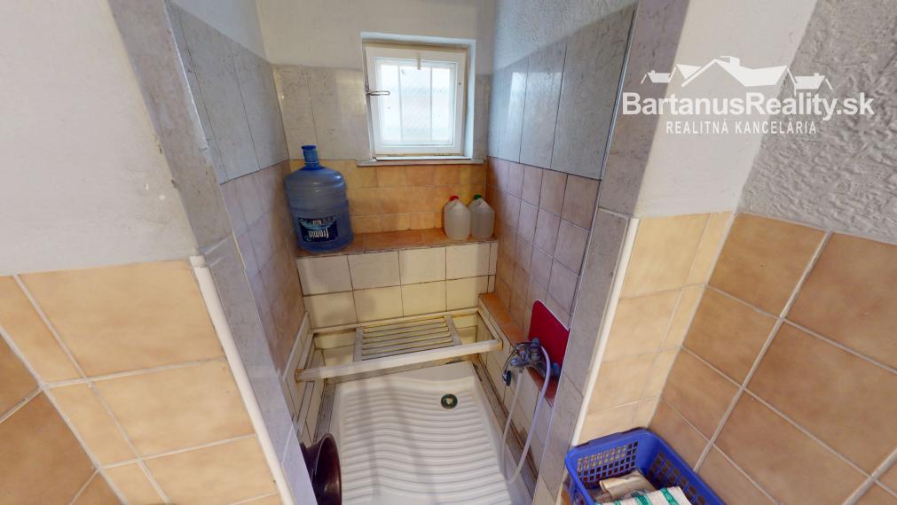 BartanusReality - Na predaj zaujímavý vidiecky, rodinný dom v obci Hrabovka pri Trenčíne.