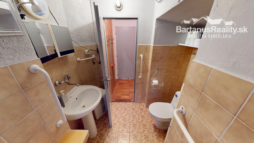 BartanusReality - Na predaj zaujímavý vidiecky, rodinný dom v obci Hrabovka pri Trenčíne.