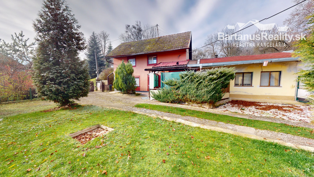 BartanusReality - Na predaj zaujímavý vidiecky, rodinný dom v obci Hrabovka pri Trenčíne.