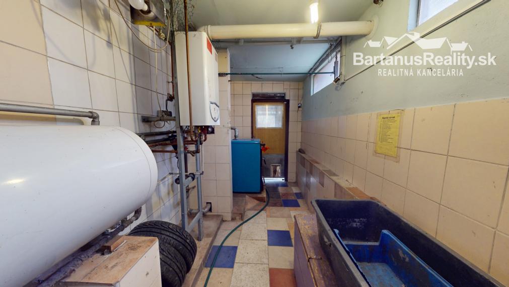 BartanusReality - Na predaj zaujímavý vidiecky, rodinný dom v obci Hrabovka pri Trenčíne.