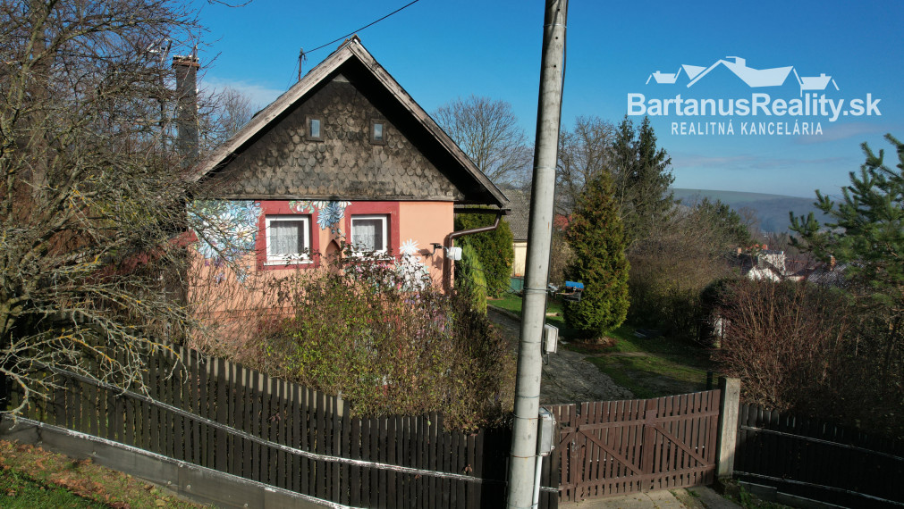BartanusReality - Na predaj zaujímavý vidiecky, rodinný dom v obci Hrabovka pri Trenčíne.