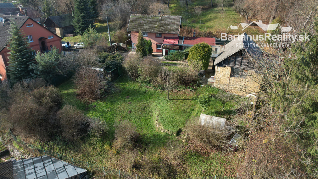 BartanusReality - Na predaj zaujímavý vidiecky, rodinný dom v obci Hrabovka pri Trenčíne.