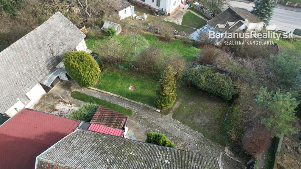 BartanusReality - Na predaj zaujímavý vidiecky, rodinný dom v obci Hrabovka pri Trenčíne.