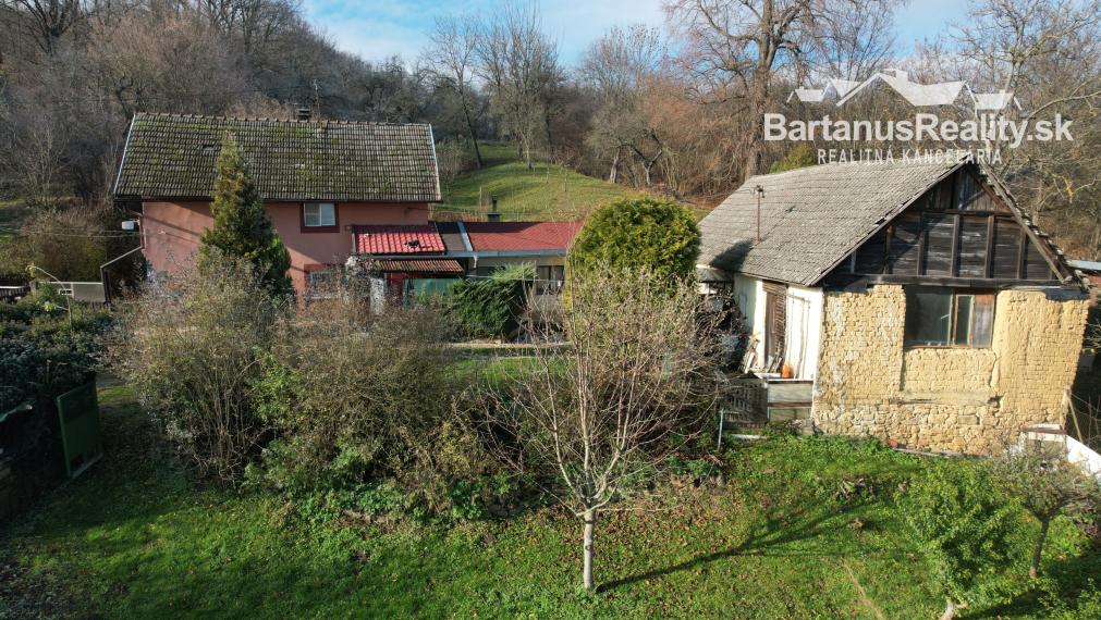 BartanusReality - Na predaj zaujímavý vidiecky, rodinný dom v obci Hrabovka pri Trenčíne.