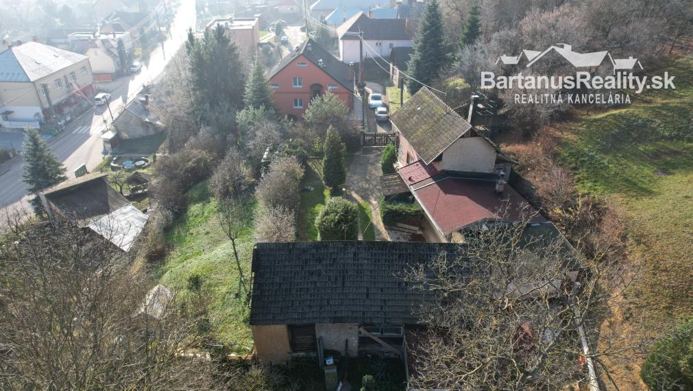 BartanusReality - Na predaj zaujímavý vidiecky, rodinný dom v obci Hrabovka pri Trenčíne.