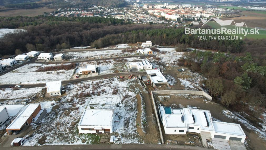 BartanusReality - Na predaj pozemok o rozlohe 907m2 pre výstavbu rodinného domu v Novej Dubnici, časť Medové Lúky.