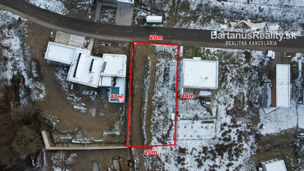 BartanusReality - Na predaj pozemok o rozlohe 907m2 pre výstavbu rodinného domu v Novej Dubnici, časť Medové Lúky.