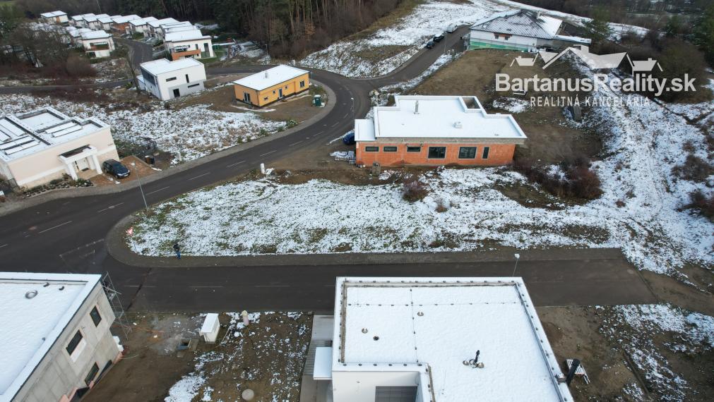 BartanusReality - Na predaj exkluzívny pozemok o rozlohe 553m2 v Nove Dubnici, časť Medové Lúky.