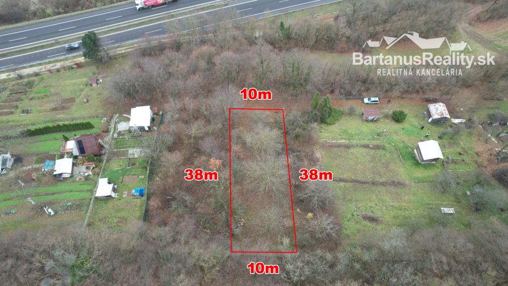 BartanusReality - Na predaj záhradná chatka so záhradou 1152 m2 a 386 m2 pri obci Kostolná - Záriečie 5km od Trenčína.