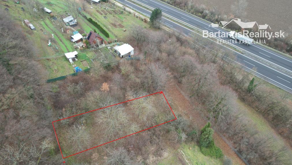 BartanusReality - Na predaj záhradná chatka so záhradou 1152 m2 a 386 m2 pri obci Kostolná - Záriečie 5km od Trenčína.