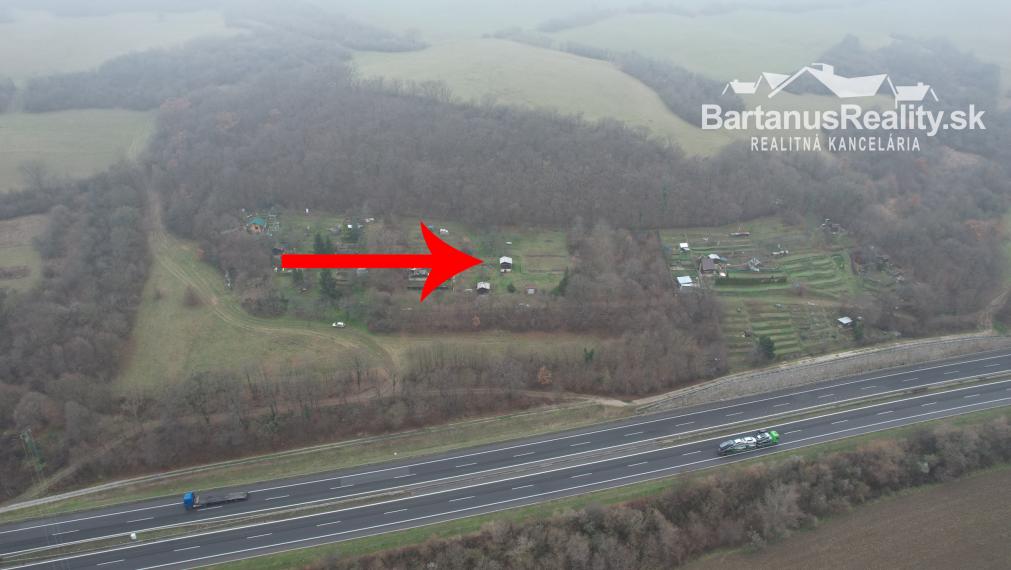 BartanusReality - Na predaj záhradná chatka so záhradou 1152 m2 a 386 m2 pri obci Kostolná - Záriečie 5km od Trenčína.