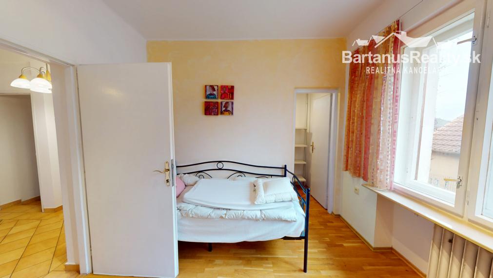 BartanusrReality - Na predaj zaujímavý rodinný dom v obci Moravany nad Váhom v tesnej blízkosti mesta Piešťany.