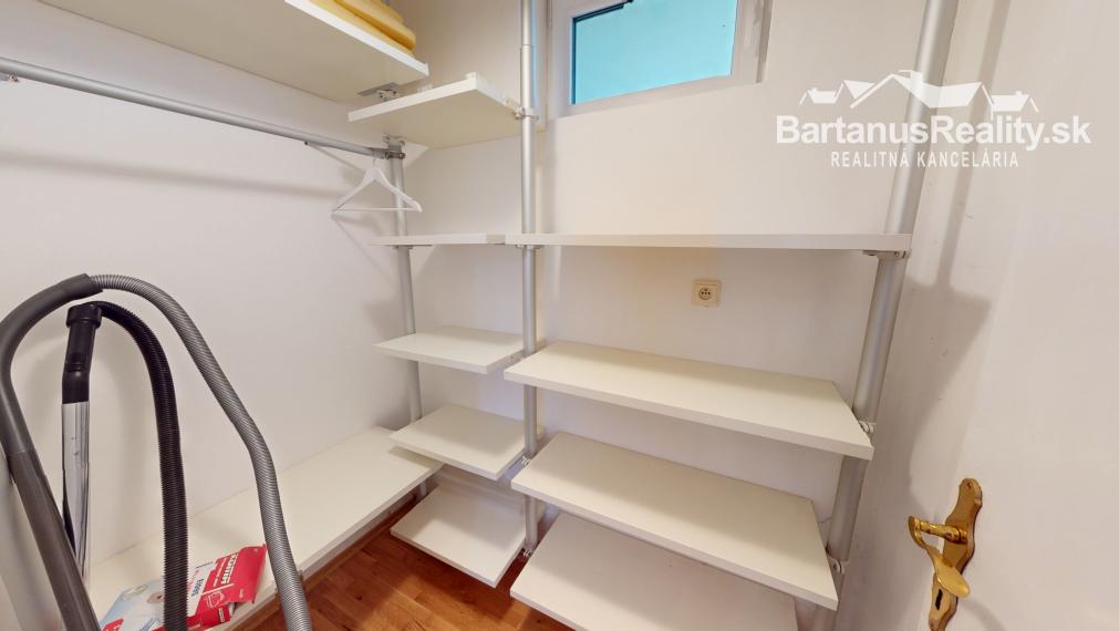 BartanusrReality - Na predaj zaujímavý rodinný dom v obci Moravany nad Váhom v tesnej blízkosti mesta Piešťany.