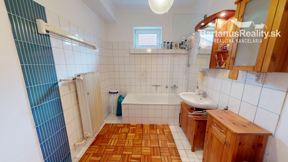 BartanusrReality - Na predaj zaujímavý rodinný dom v obci Moravany nad Váhom v tesnej blízkosti mesta Piešťany.