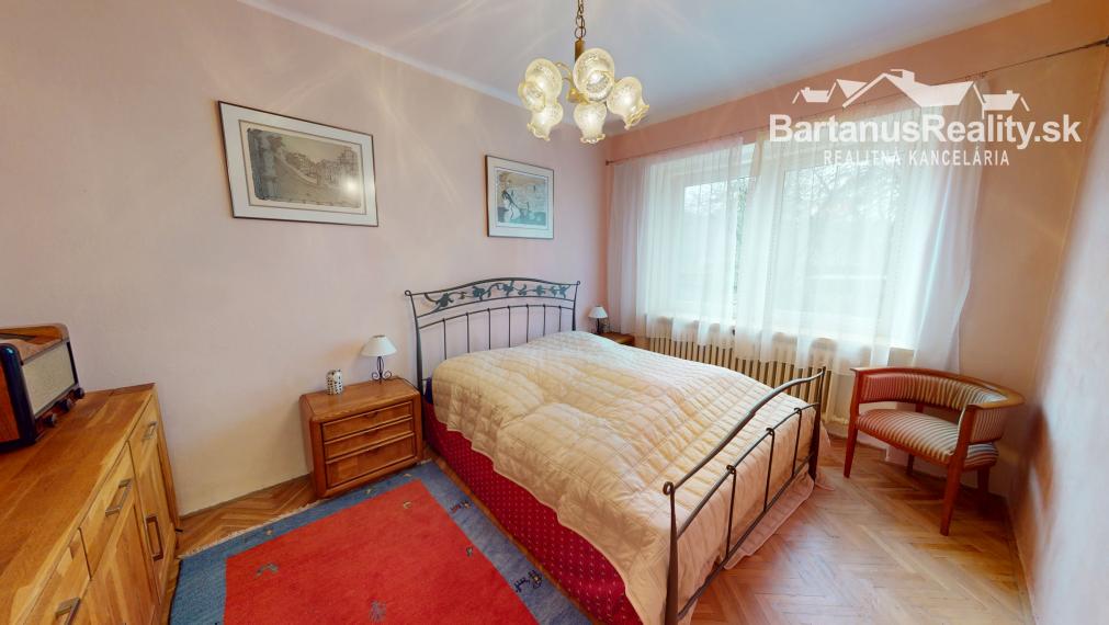 BartanusrReality - Na predaj zaujímavý rodinný dom v obci Moravany nad Váhom v tesnej blízkosti mesta Piešťany.