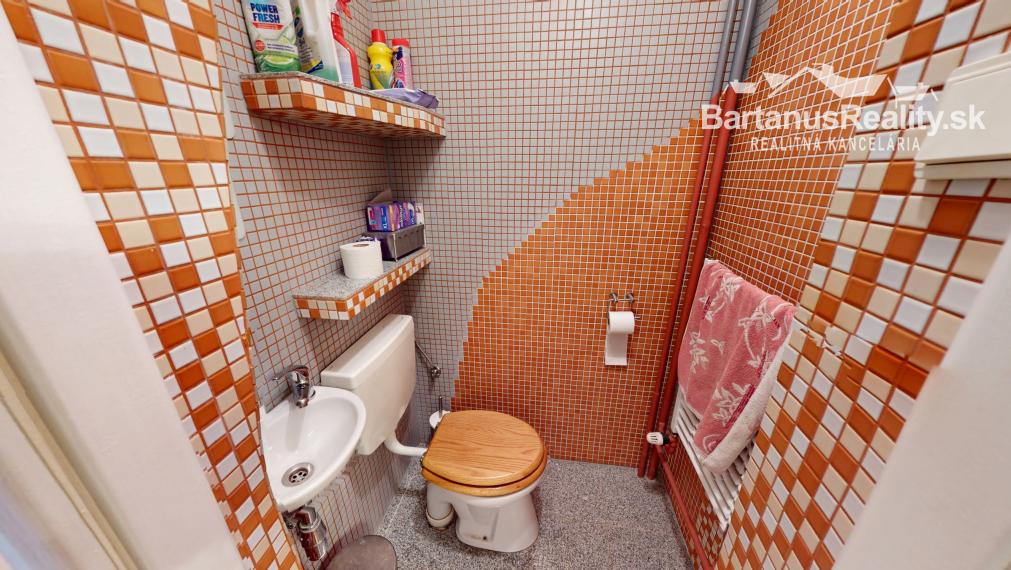 BartanusrReality - Na predaj zaujímavý rodinný dom v obci Moravany nad Váhom v tesnej blízkosti mesta Piešťany.