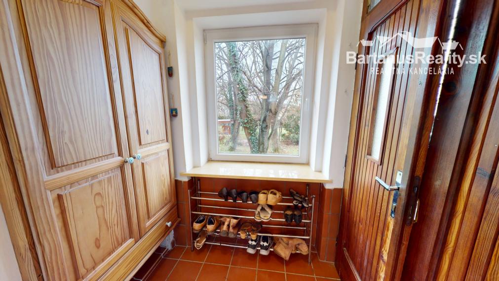 BartanusrReality - Na predaj zaujímavý rodinný dom v obci Moravany nad Váhom v tesnej blízkosti mesta Piešťany.