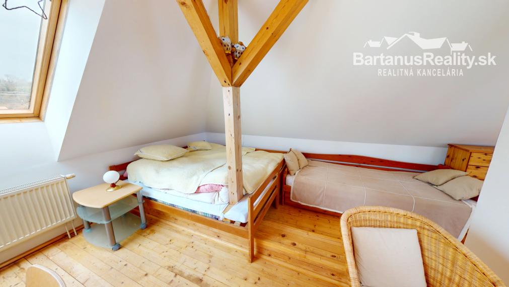 BartanusrReality - Na predaj zaujímavý rodinný dom v obci Moravany nad Váhom v tesnej blízkosti mesta Piešťany.