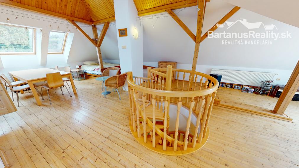 BartanusrReality - Na predaj zaujímavý rodinný dom v obci Moravany nad Váhom v tesnej blízkosti mesta Piešťany.