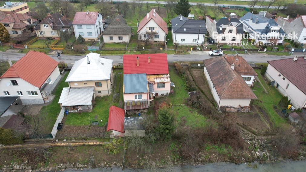 BartanusReality - Na predaj rodinný dom v obci Svinná pri Trenčíne.