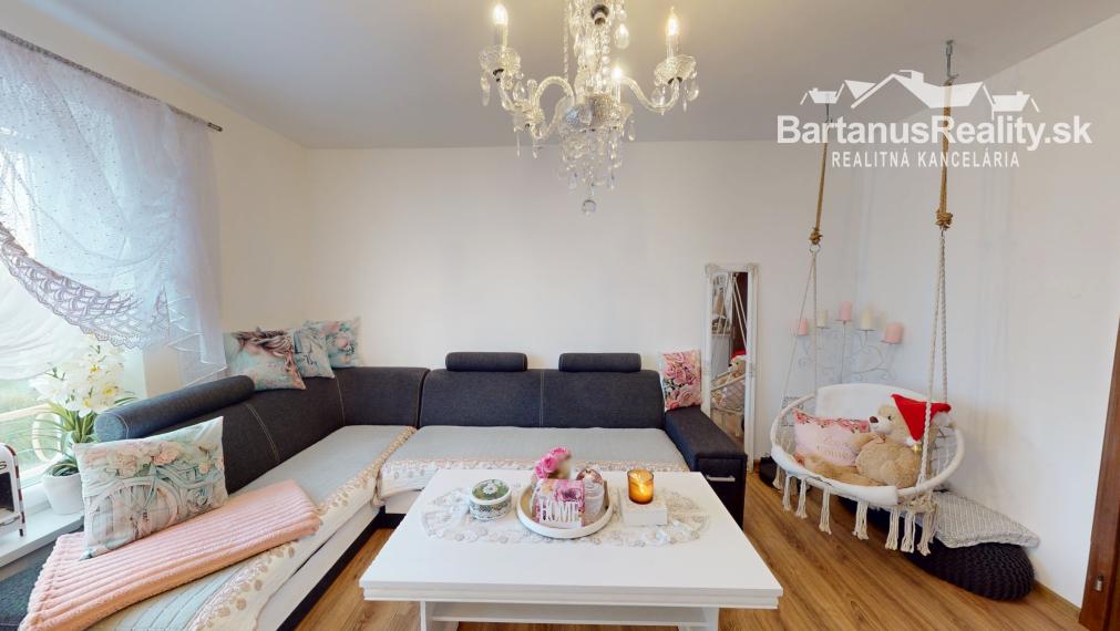 BartanusReality - Na predaj krásny, kompletne zrekonštruovaný 2 izbový byt v obci Bobot, 10km. od Trenčianskych Teplíc.