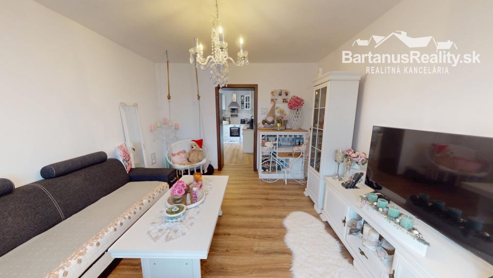 BartanusReality - Na predaj krásny, kompletne zrekonštruovaný 2 izbový byt v obci Bobot, 10km. od Trenčianskych Teplíc.