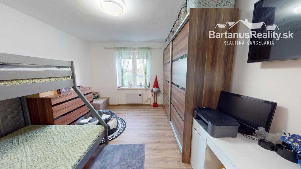 BartanusReality - Na predaj krásny, kompletne zrekonštruovaný 2 izbový byt v obci Bobot, 10km. od Trenčianskych Teplíc.