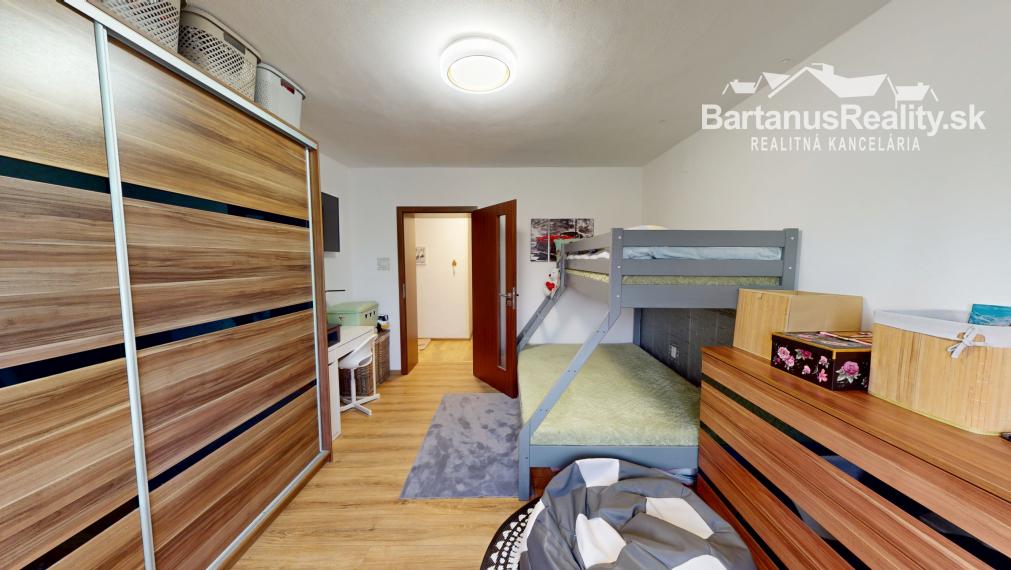 BartanusReality - Na predaj krásny, kompletne zrekonštruovaný 2 izbový byt v obci Bobot, 10km. od Trenčianskych Teplíc.