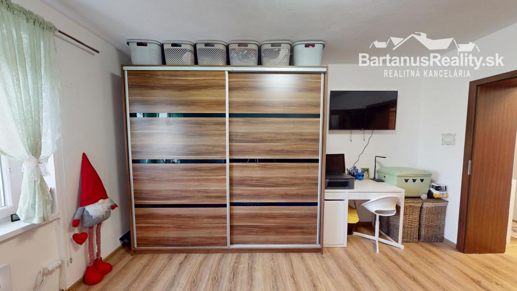 BartanusReality - Na predaj krásny, kompletne zrekonštruovaný 2 izbový byt v obci Bobot, 10km. od Trenčianskych Teplíc.