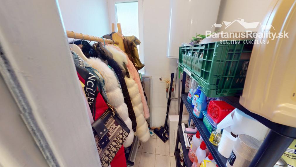 BartanusReality - Na predaj krásny, kompletne zrekonštruovaný 2 izbový byt v obci Bobot, 10km. od Trenčianskych Teplíc.