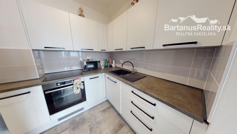 BartanusReality - Na prenájom kompletne zrekonštruovaný 1 izbový byt v Trenčíne, Pred poľom.