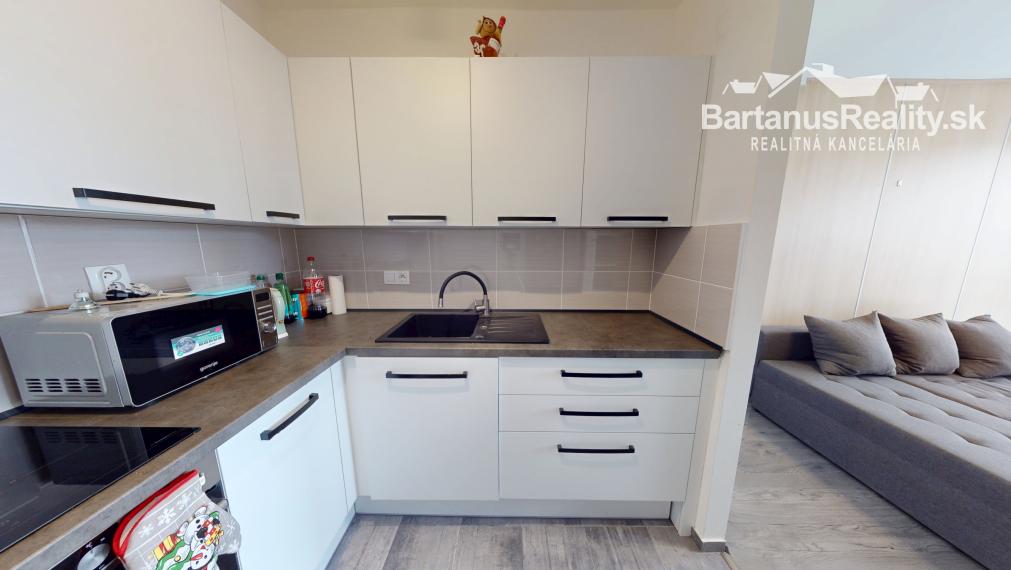 BartanusReality - Na prenájom kompletne zrekonštruovaný 1 izbový byt v Trenčíne, Pred poľom.