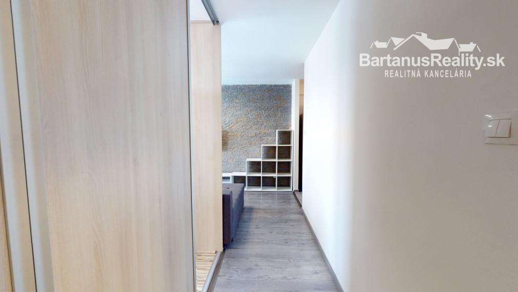 BartanusReality - Na prenájom kompletne zrekonštruovaný 1 izbový byt v Trenčíne, Pred poľom.