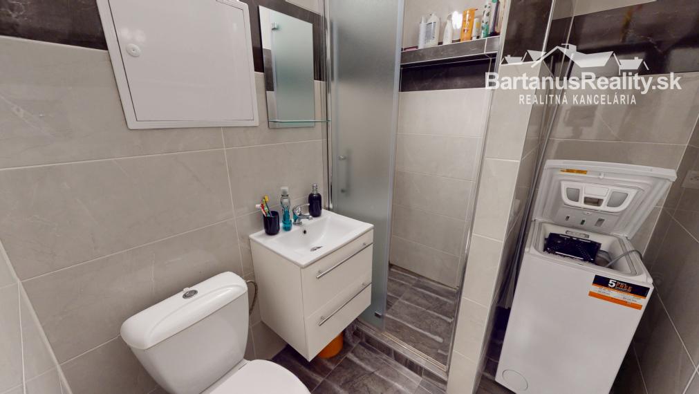 BartanusReality - Na prenájom kompletne zrekonštruovaný 1 izbový byt v Trenčíne, Pred poľom.