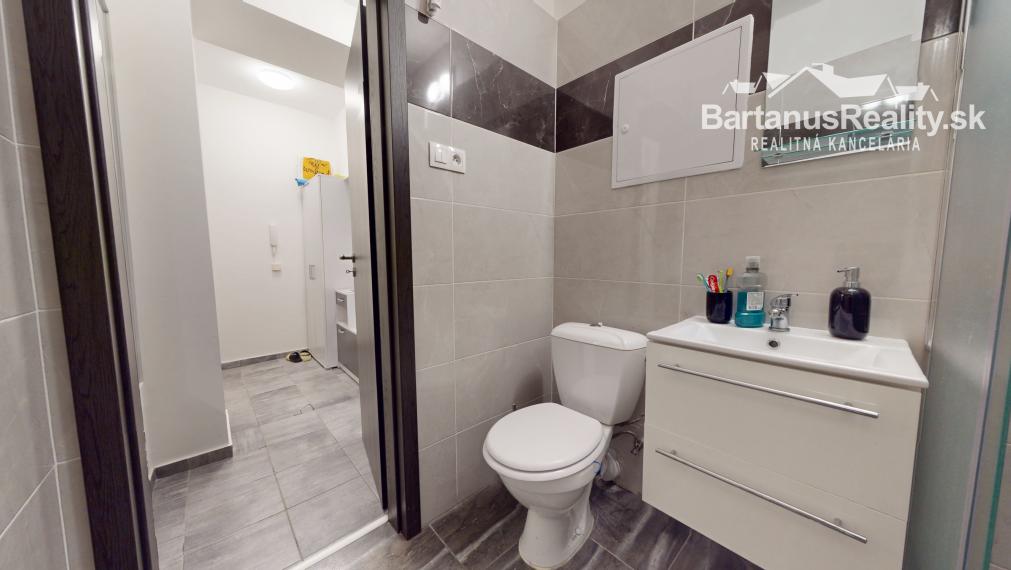 BartanusReality - Na prenájom kompletne zrekonštruovaný 1 izbový byt v Trenčíne, Pred poľom.
