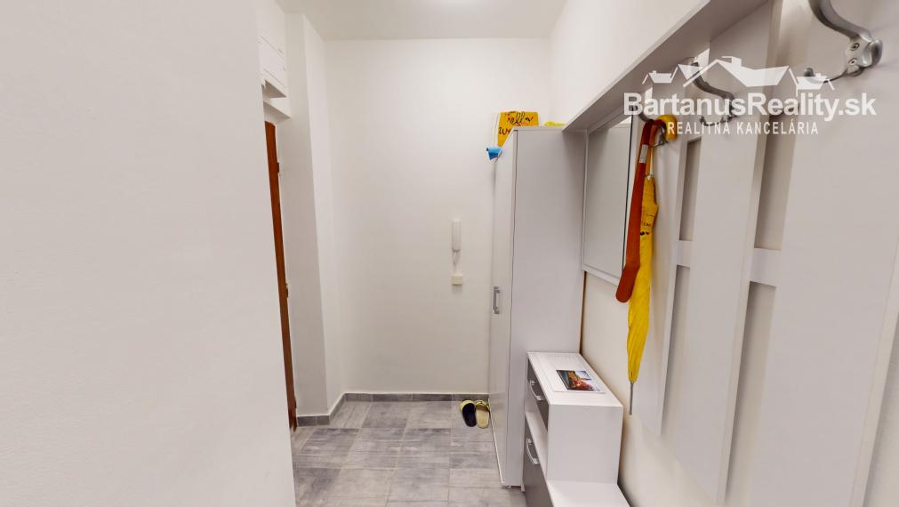 BartanusReality - Na prenájom kompletne zrekonštruovaný 1 izbový byt v Trenčíne, Pred poľom.