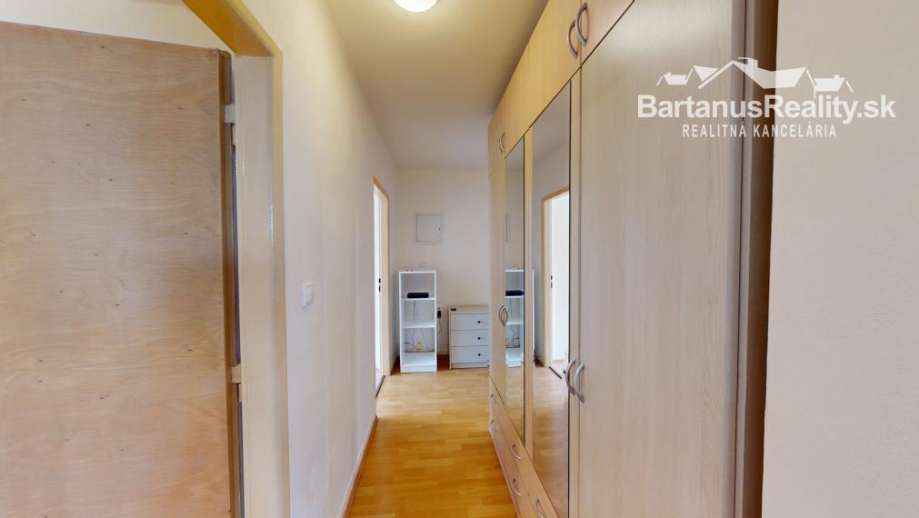 BartanusReality - Na predaj 2-izbový byt v Trenčíne na ul. 28.októbra.