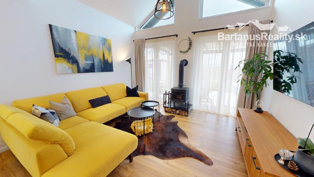 Na predaj novostavba rozmerného rodinného domu v Trenčianskej Turnej, časť Hámre.