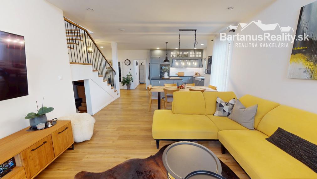 Na predaj novostavba rozmerného rodinného domu v Trenčianskej Turnej, časť Hámre.