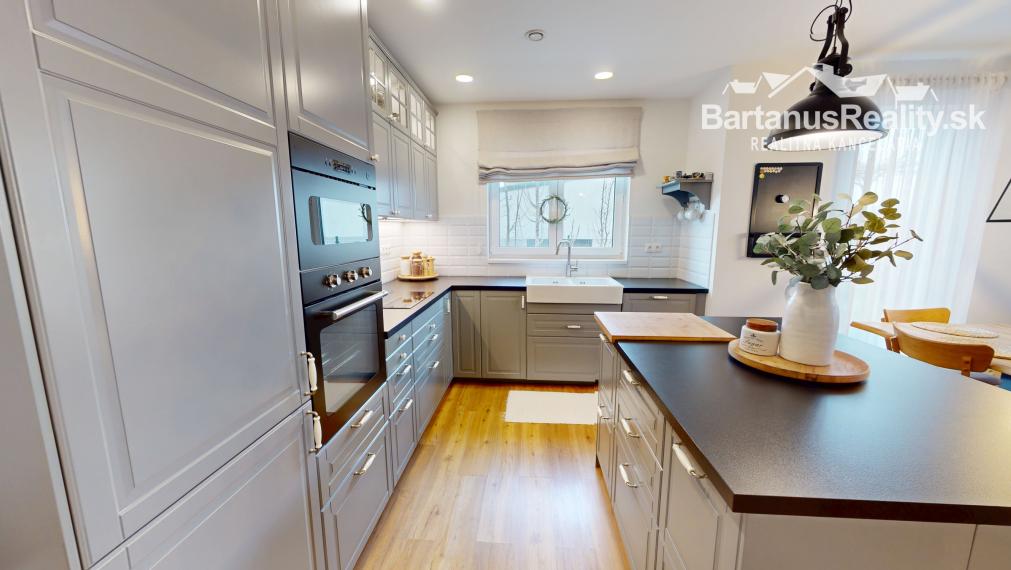 Na predaj novostavba rozmerného rodinného domu v Trenčianskej Turnej, časť Hámre.