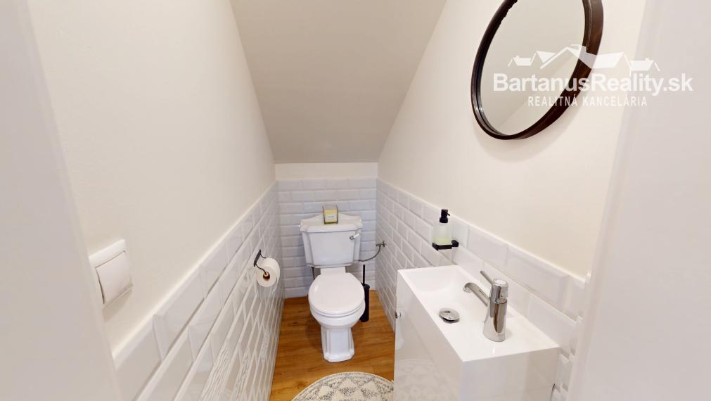 Na predaj novostavba rozmerného rodinného domu v Trenčianskej Turnej, časť Hámre.