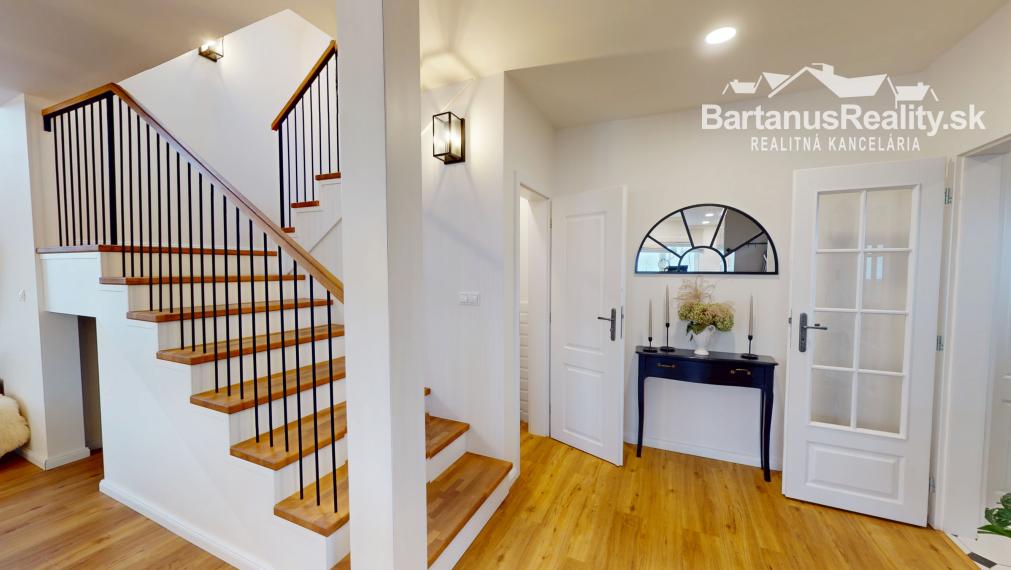 Na predaj novostavba rozmerného rodinného domu v Trenčianskej Turnej, časť Hámre.