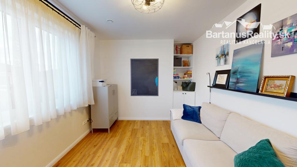 Na predaj novostavba rozmerného rodinného domu v Trenčianskej Turnej, časť Hámre.